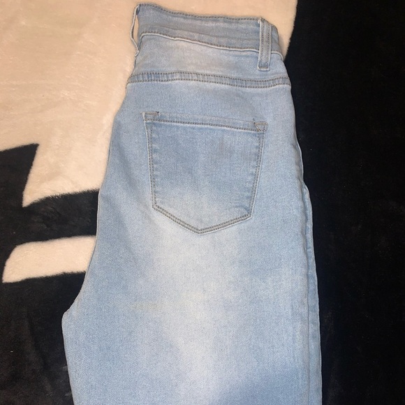 FashionNova High Waisted Light-wash Skinny Jean - Picture 7 of 8